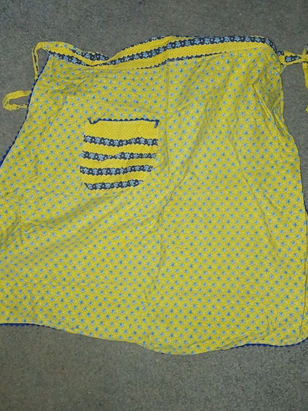Vintage style apron